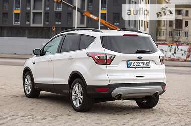 Внедорожник / Кроссовер Ford Escape 2016 в 