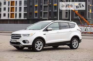 Внедорожник / Кроссовер Ford Escape 2016 в 