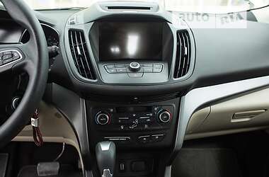 Внедорожник / Кроссовер Ford Escape 2016 в 