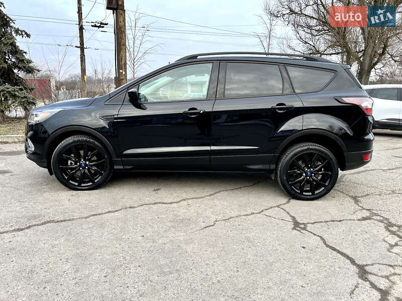 Внедорожник / Кроссовер Ford Escape 2017 в Запорожье