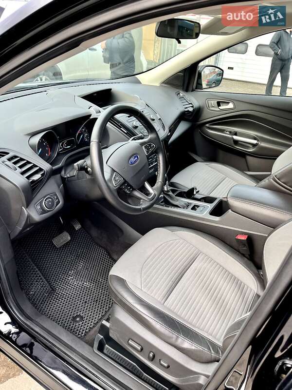 Внедорожник / Кроссовер Ford Escape 2017 в Запорожье