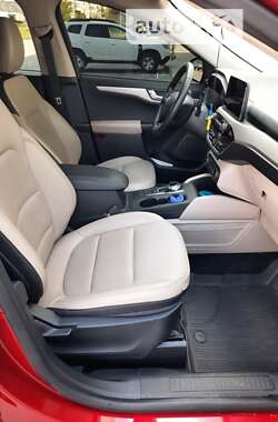 Внедорожник / Кроссовер Ford Escape 2020 в 