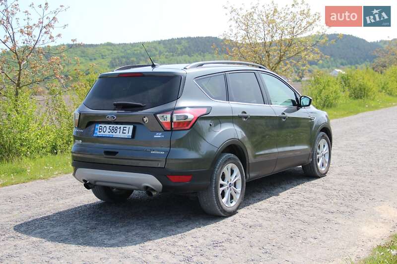 Позашляховик / Кросовер Ford Escape 2017 в Кременці