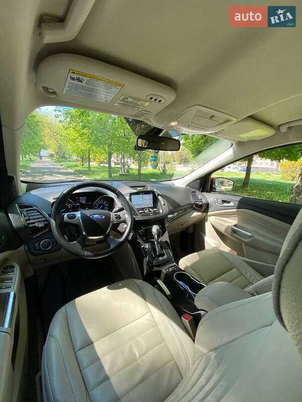 Внедорожник / Кроссовер Ford Escape 2015 в Нововолынске