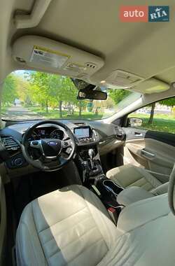 Внедорожник / Кроссовер Ford Escape 2015 в 