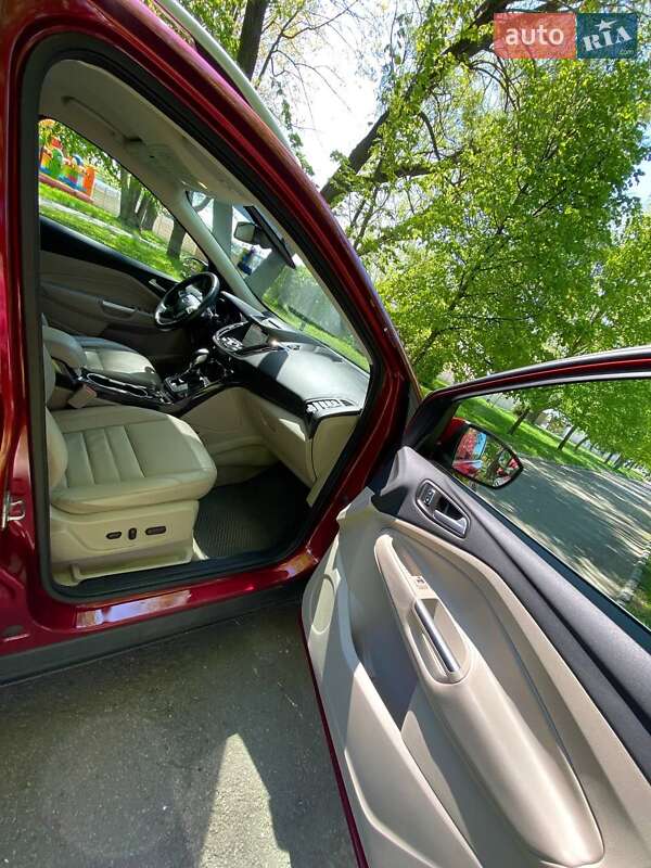 Внедорожник / Кроссовер Ford Escape 2015 в Нововолынске