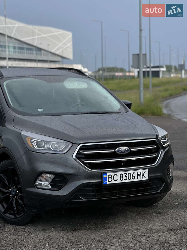 Внедорожник / Кроссовер Ford Escape 2019 в Рени