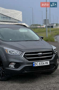 Внедорожник / Кроссовер Ford Escape 2019 в 
