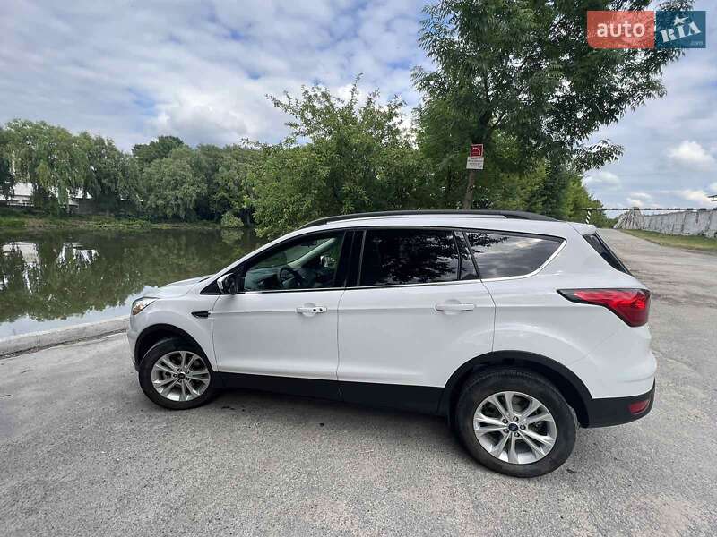 Внедорожник / Кроссовер Ford Escape 2019 в Шепетовке