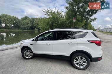 Внедорожник / Кроссовер Ford Escape 2019 в Шепетовке