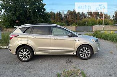 Внедорожник / Кроссовер Ford Escape 2016 в 