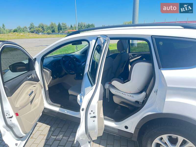 Внедорожник / Кроссовер Ford Escape 2017 в Львове