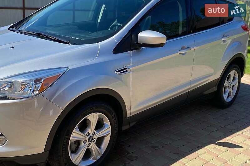 Внедорожник / Кроссовер Ford Escape 2015 в Ивано-Франковске