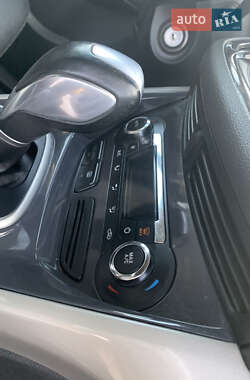 Внедорожник / Кроссовер Ford Escape 2012 в 