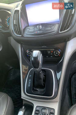 Внедорожник / Кроссовер Ford Escape 2012 в 