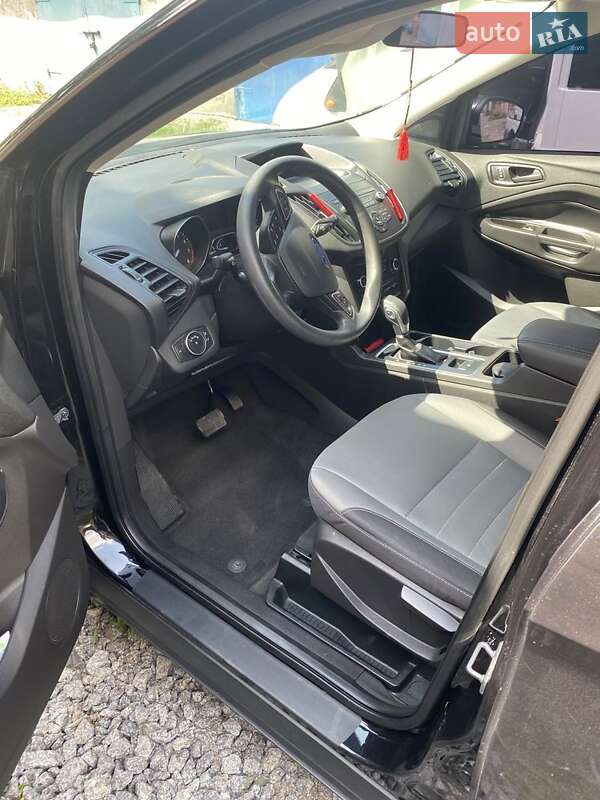 Внедорожник / Кроссовер Ford Escape 2018 в Калиновке