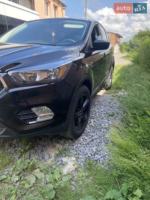 Внедорожник / Кроссовер Ford Escape 2018 в Калиновке