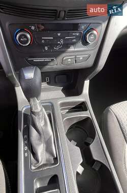 Внедорожник / Кроссовер Ford Escape 2017 в 