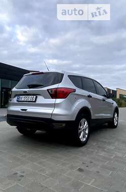 Внедорожник / Кроссовер Ford Escape 2018 в 
