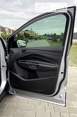 Внедорожник / Кроссовер Ford Escape 2018 в 