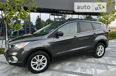 Внедорожник / Кроссовер Ford Escape 2019 в 