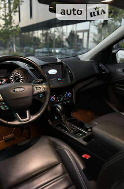 Внедорожник / Кроссовер Ford Escape 2019 в 