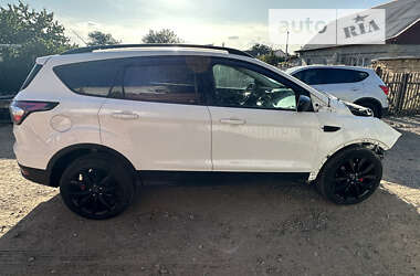 Внедорожник / Кроссовер Ford Escape 2017 в 