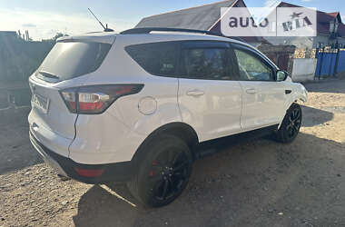 Внедорожник / Кроссовер Ford Escape 2017 в 
