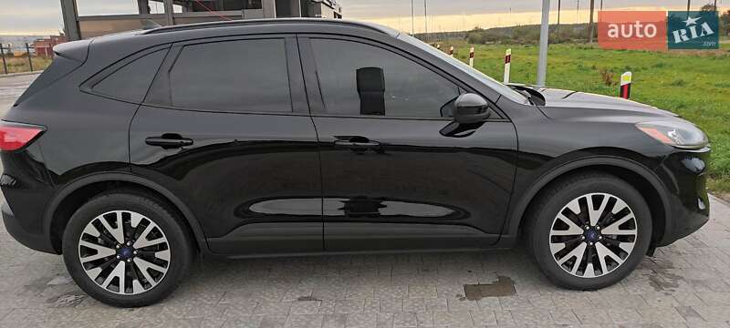 Позашляховик / Кросовер Ford Escape 2020 в Львові