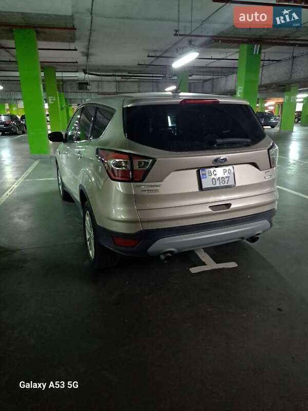 Внедорожник / Кроссовер Ford Escape 2017 в Пустомытах