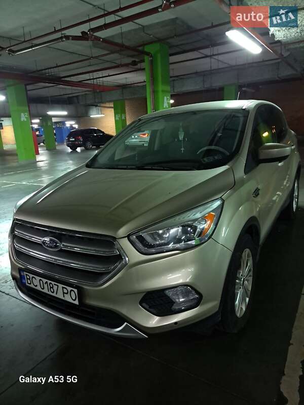 Внедорожник / Кроссовер Ford Escape 2017 в Пустомытах