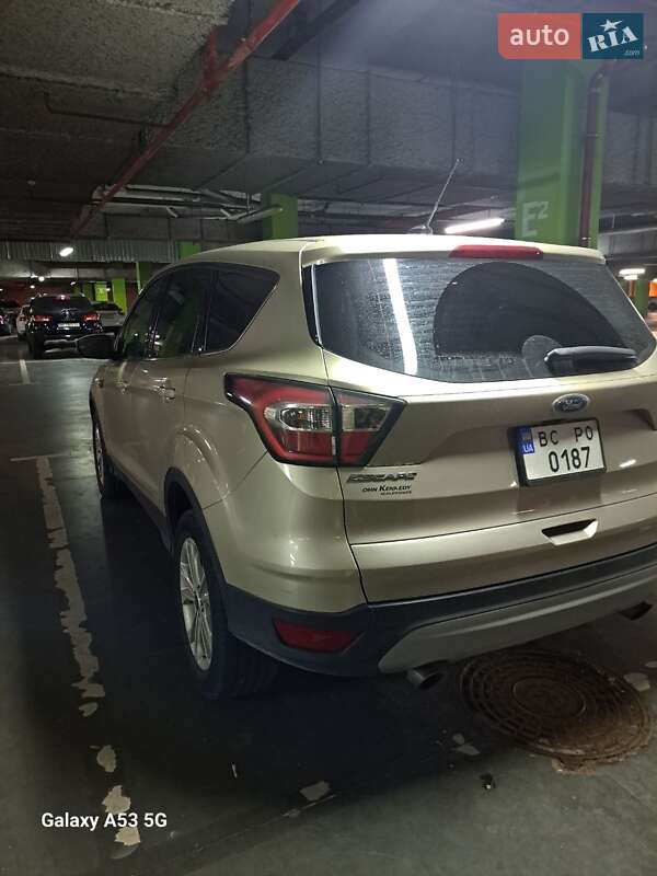 Внедорожник / Кроссовер Ford Escape 2017 в Пустомытах