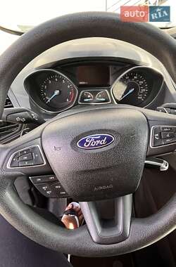 Внедорожник / Кроссовер Ford Escape 2017 в 