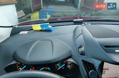 Внедорожник / Кроссовер Ford Escape 2015 в 