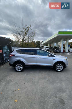 Внедорожник / Кроссовер Ford Escape 2016 в Киеве
