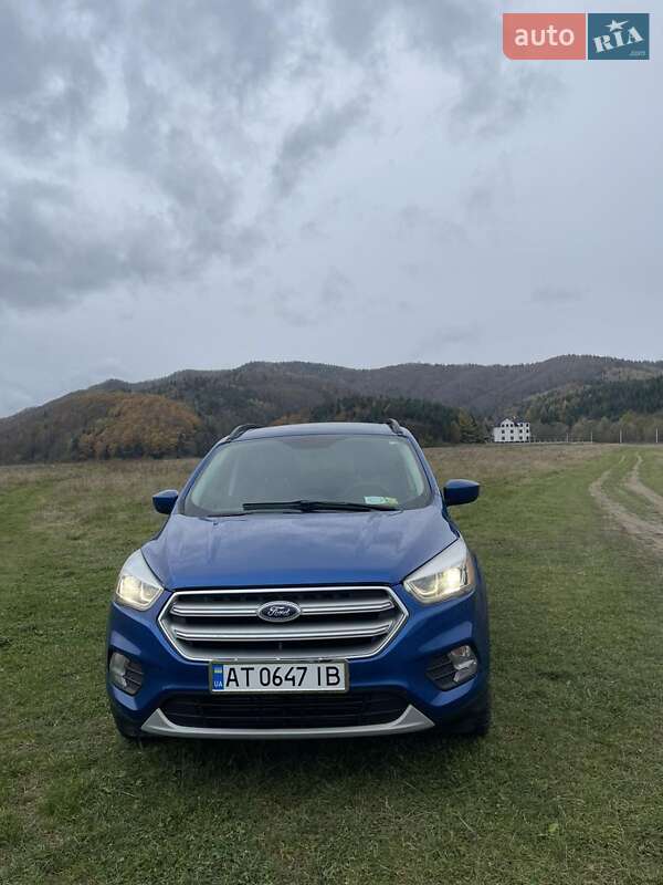 Внедорожник / Кроссовер Ford Escape 2016 в Рожнятове