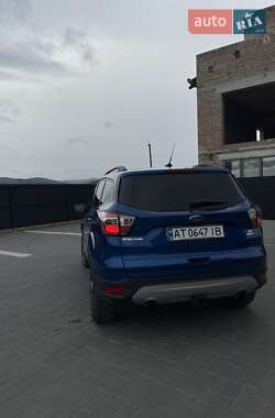 Внедорожник / Кроссовер Ford Escape 2016 в 