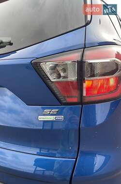 Внедорожник / Кроссовер Ford Escape 2016 в 