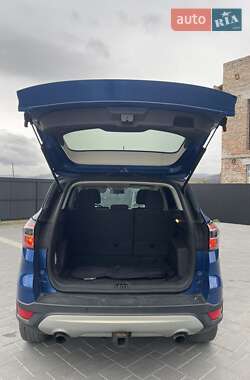 Внедорожник / Кроссовер Ford Escape 2016 в 