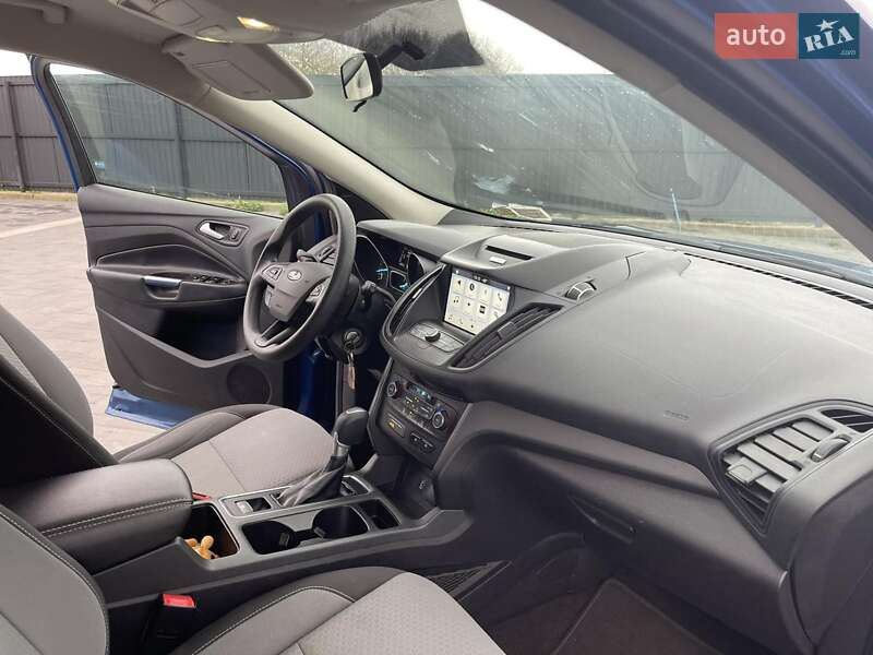 Внедорожник / Кроссовер Ford Escape 2016 в Рожнятове
