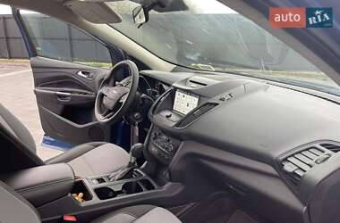 Внедорожник / Кроссовер Ford Escape 2016 в 