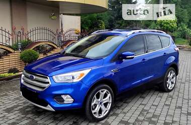 Внедорожник / Кроссовер Ford Escape 2017 в Шепетовке