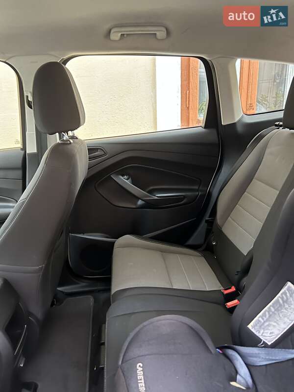 Внедорожник / Кроссовер Ford Escape 2017 в Могилев-Подольске