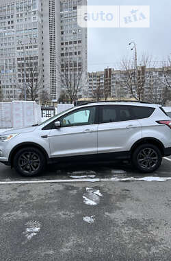 Внедорожник / Кроссовер Ford Escape 2017 в Киеве