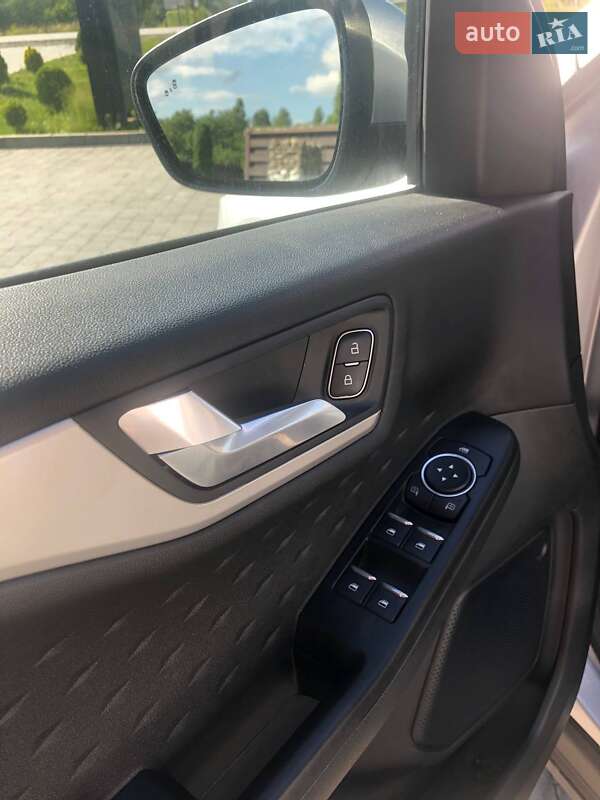 Внедорожник / Кроссовер Ford Escape 2020 в Стрые