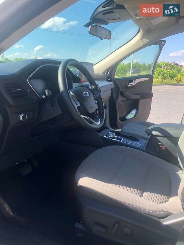 Внедорожник / Кроссовер Ford Escape 2020 в Стрые