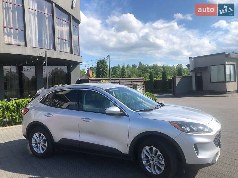 Внедорожник / Кроссовер Ford Escape 2020 в Стрые