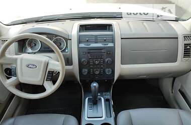 Внедорожник / Кроссовер Ford Escape 2010 в 