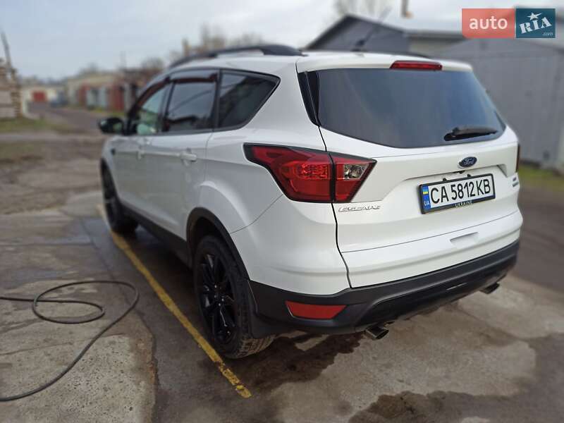 Внедорожник / Кроссовер Ford Escape 2018 в Черкассах