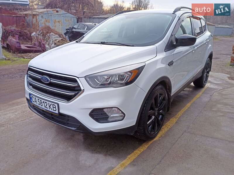Внедорожник / Кроссовер Ford Escape 2018 в Черкассах